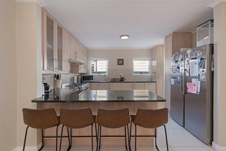 4 Bedroom Property for Sale in Sunningdale Western Cape
